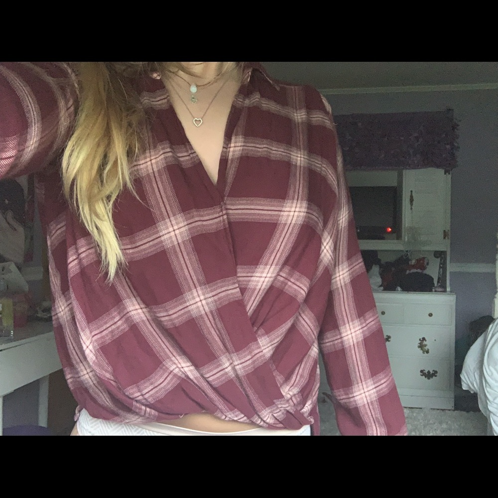 HOLLISTER PLAID TRENDY SHIRT